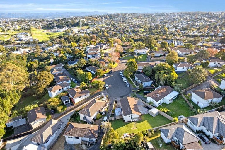 Photo of property in 6 Fernhaven Place, Massey, Auckland, 0614