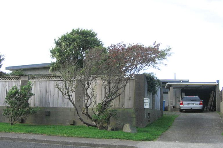 Photo of property in 50 Somes Crescent, Newlands, Wellington, 6037