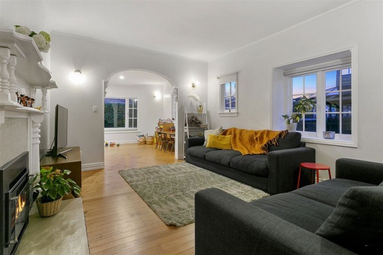Photo of property in 2/4 Stratford Avenue, Milford, Auckland, 0620