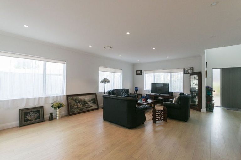 Photo of property in 69 Bordeaux Parade, Te Atatu South, Auckland, 0610