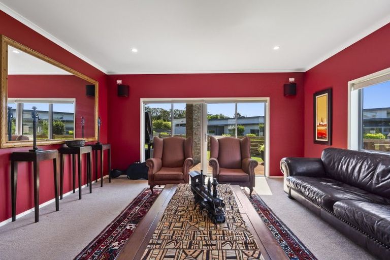 Photo of property in 5 Links Drive, Waiwhakaiho, New Plymouth, 4312