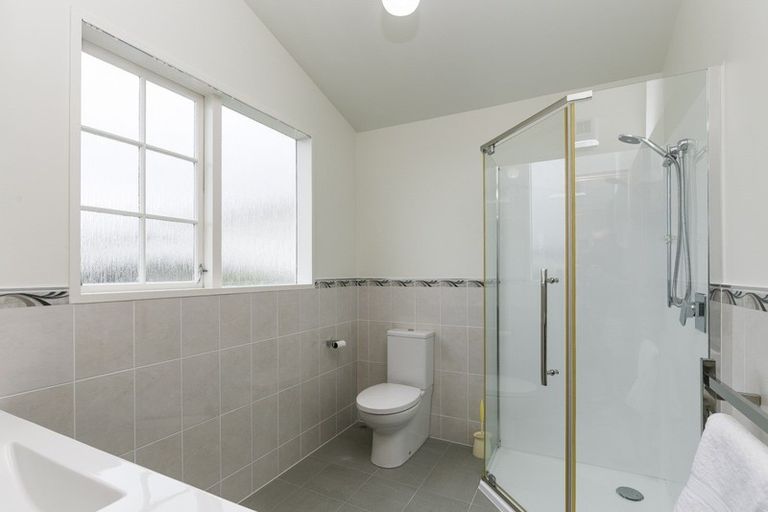 Photo of property in 7 Epping Grove, Karori, Wellington, 6012