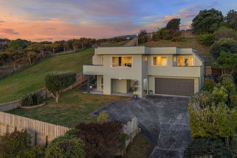 Photo of property in 42 Harry Shaw Way, Raumati South, Paraparaumu, 5032