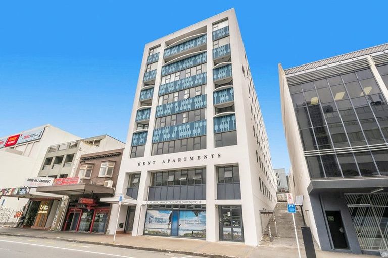 Photo of property in 17 Kent Terrace - Kent Apartments, 5c/16 Kent Terrace, Mount Victoria, Wellington, 6011