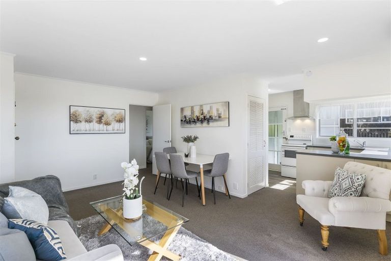 Photo of property in 2/8 Havana Place, Glenfield, Auckland, 0629