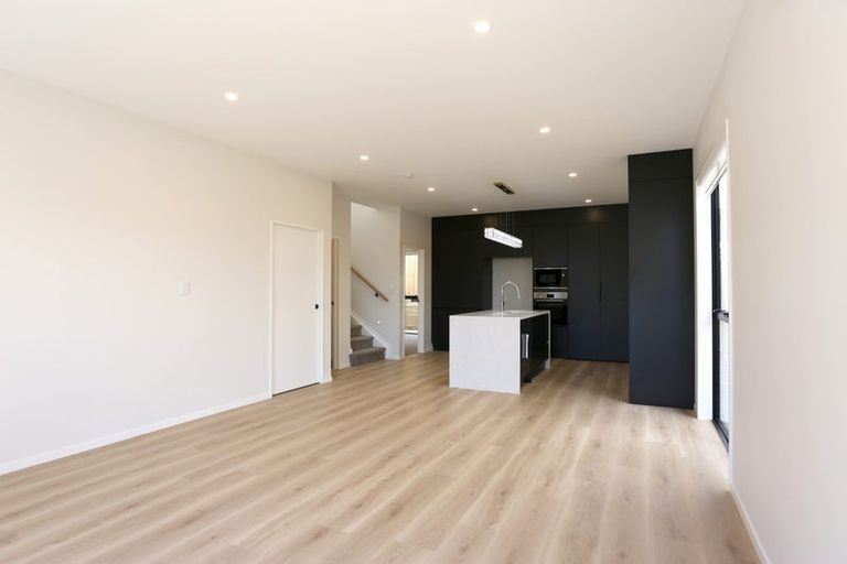 Photo of property in 1a Kirkdale Place, Northcross, Auckland, 0632