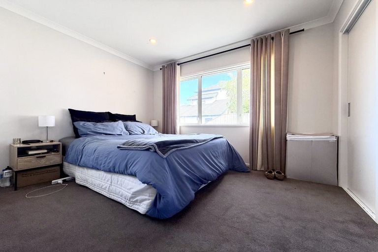 Photo of property in 17 Tamworth Crescent, Newlands, Wellington, 6037
