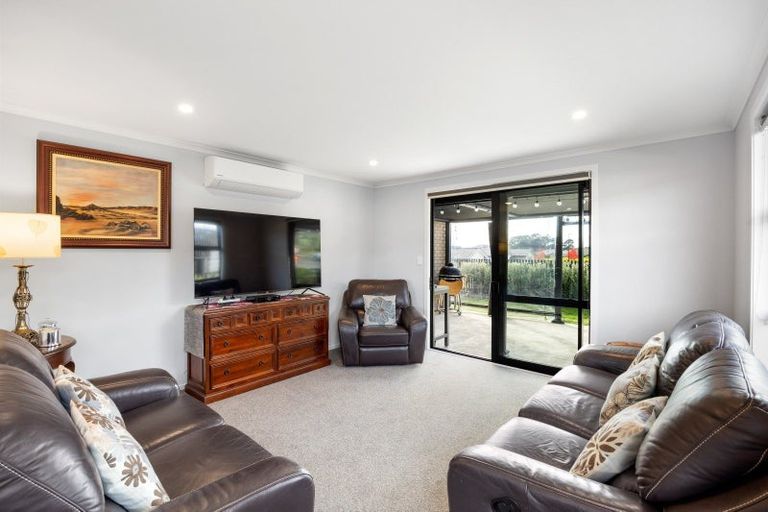Photo of property in 881a Whangaparaoa Road, Manly, 0930