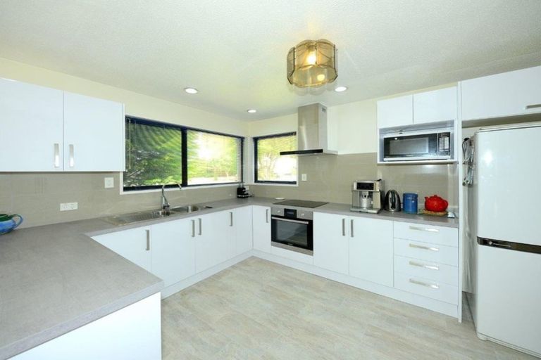 Photo of property in 2 Harkness Place, Avonhead, Christchurch, 8042