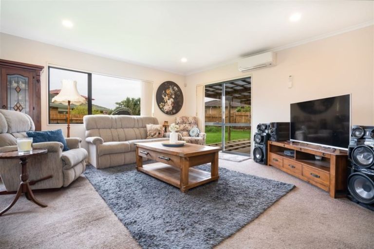 Photo of property in 8 Sid Place, Mangere, Auckland, 2022
