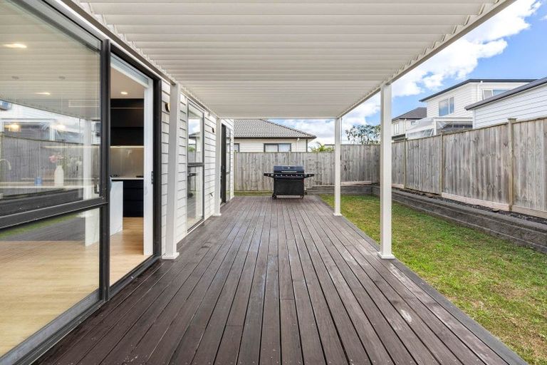 Photo of property in 8 Fjord Way, Karaka, Papakura, 2113