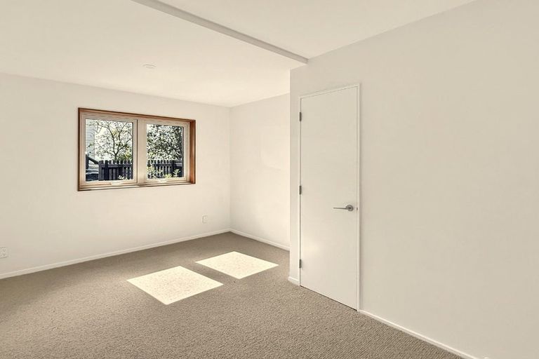 Photo of property in 31c Patanga Crescent, Thorndon, Wellington, 6011