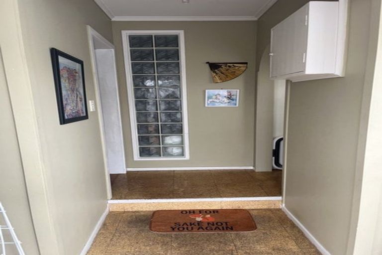Photo of property in 125 Millbrook Road, Sunnyvale, Auckland, 0612