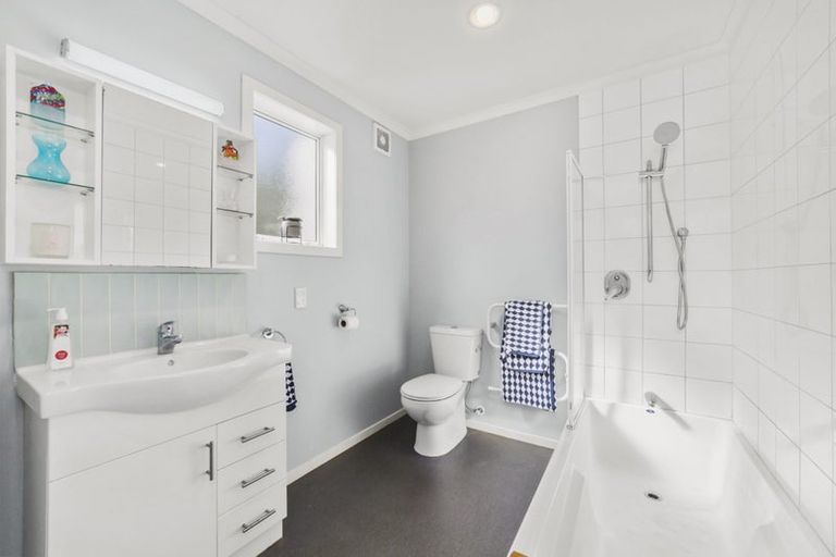 Photo of property in 25 Omar Street, Khandallah, Wellington, 6035