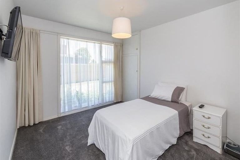 Photo of property in 25 Rosedale Place, Avonhead, Christchurch, 8042