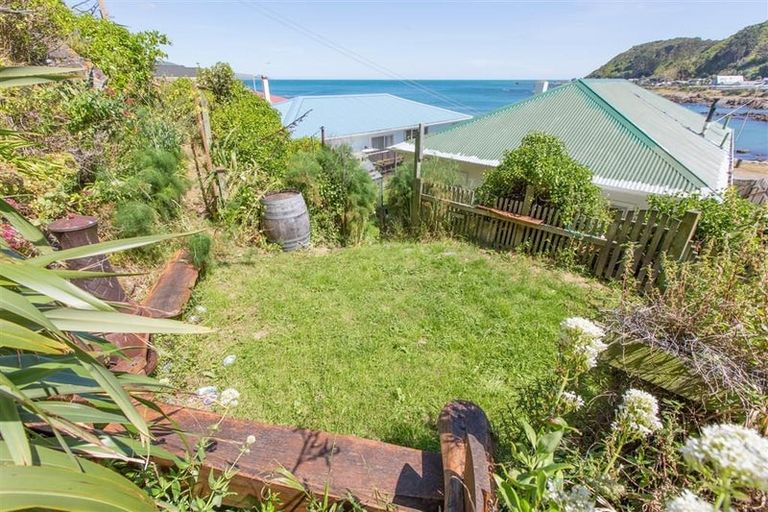 Photo of property in 85 Breaker Bay Road, Breaker Bay, Wellington, 6022