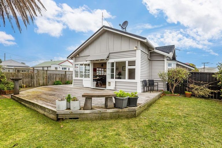 Photo of property in 191 Coutts Street, Rongotai, Wellington, 6022