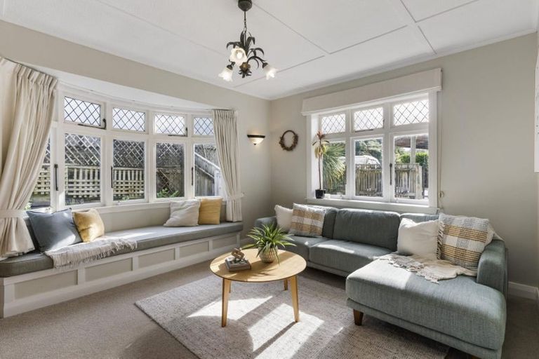 Photo of property in 10 Burma Road, Khandallah, Wellington, 6035