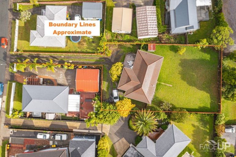 Photo of property in 10 Pahi Place, West Harbour, Auckland, 0618