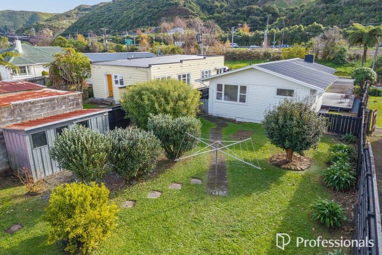 Photo of property in 22 Golf Road, Manor Park, Lower Hutt, 5019