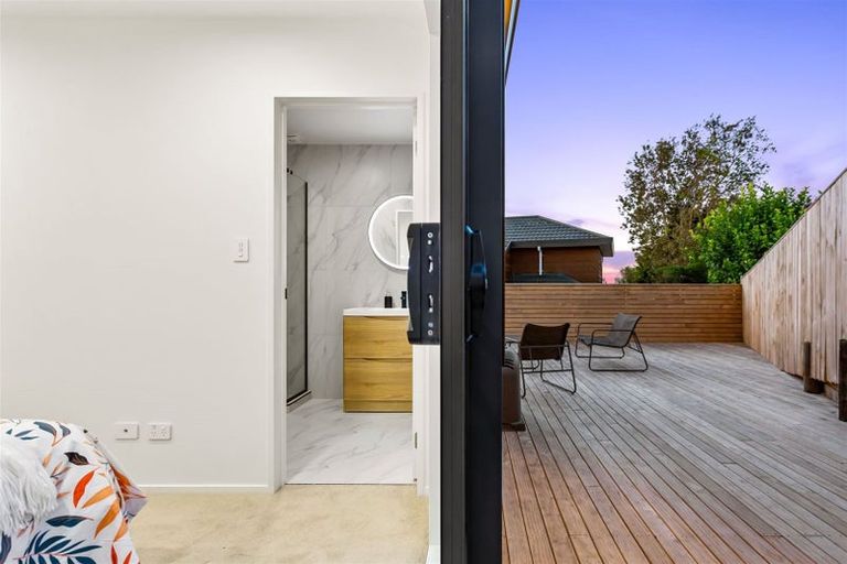 Photo of property in 152c Luckens Road, West Harbour, Auckland, 0618