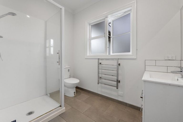 Photo of property in 54 Waiwaka Terrace, Strandon, New Plymouth, 4312