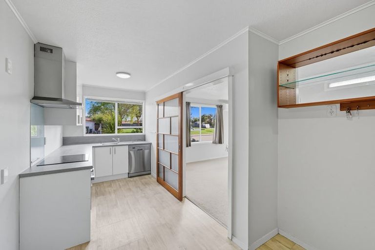 Photo of property in 1/2 Lomax Place, Islington, Christchurch, 8042