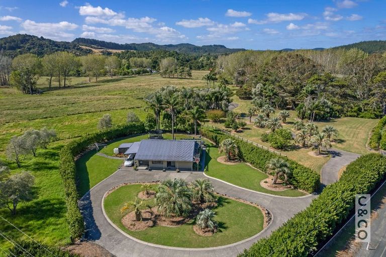 Photo of property in 832 Old North Road, Waimauku, 0882