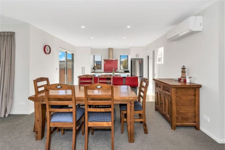 Photo of property in 2 Paradise Way, Amberley, 7410