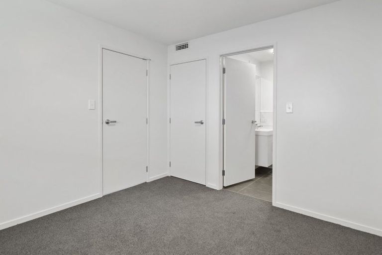 Photo of property in 1h/4045 Great North Road, Glen Eden, Auckland, 0602