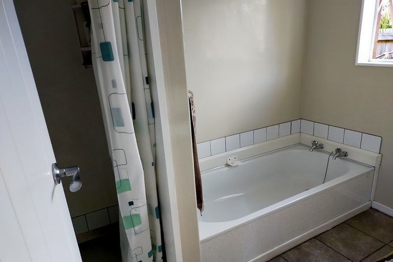 Photo of property in 2/10 Prossers Road, Saint Martins, Christchurch, 8022