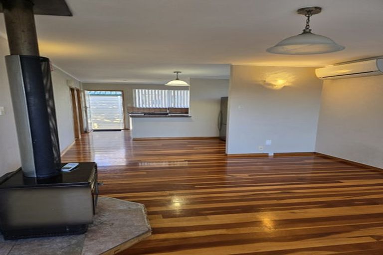 Photo of property in 24 Fairdale Place, Birkdale, Auckland, 0626