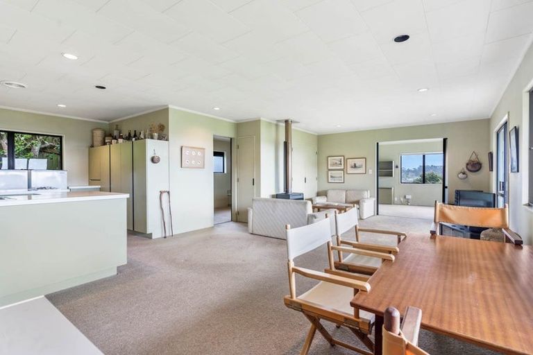 Photo of property in 98 Sunset Road, Unsworth Heights, Auckland, 0632