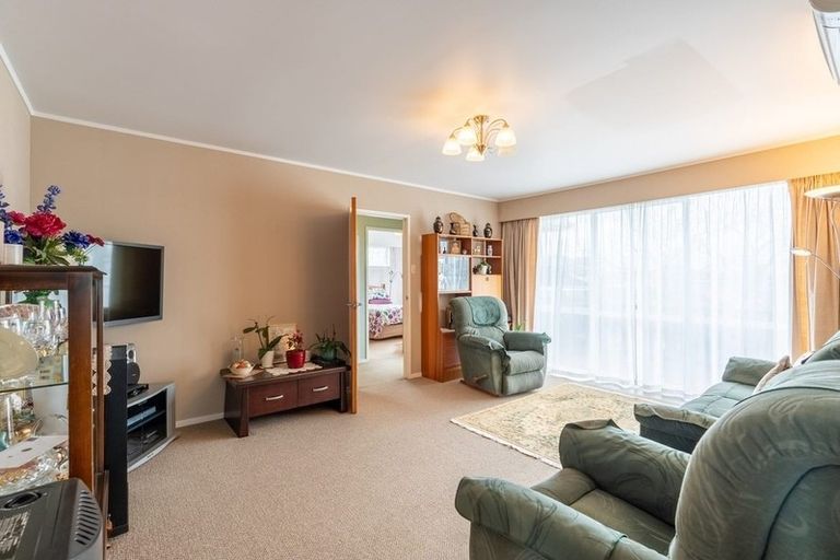 Photo of property in 11 Raglan Street, Mangere East, Auckland, 2024