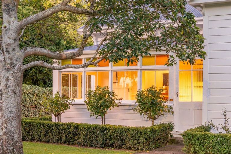Photo of property in 129 Te Mata Road, Havelock North, 4130
