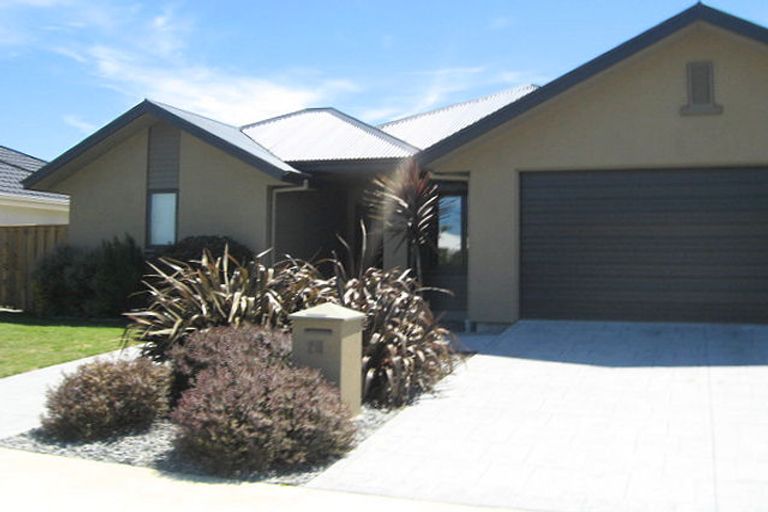 Photo of property in 28 Mistral Road, Northwood, Christchurch, 8051
