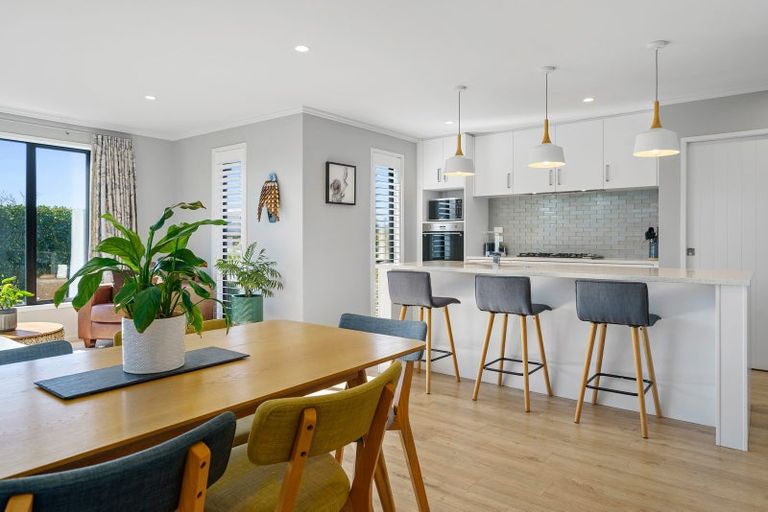 Photo of property in 33 Rose Leigh Drive, Cambridge, 3434