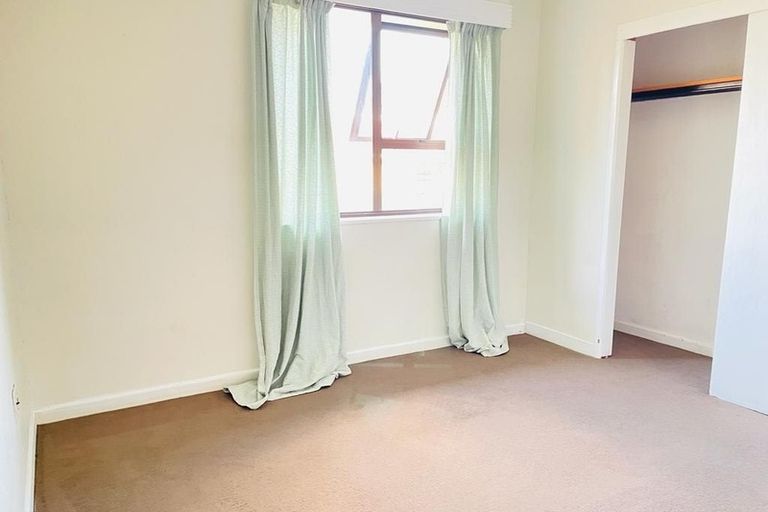 Photo of property in 9 Humphrey Kemp Avenue, Henderson, Auckland, 0612