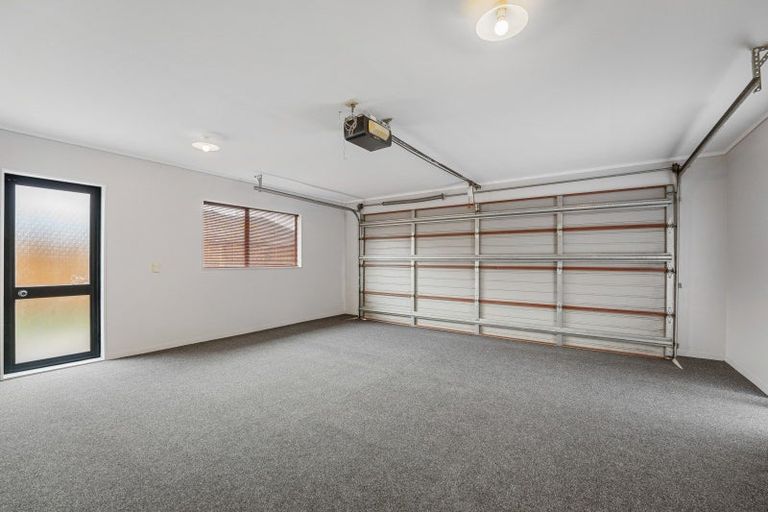 Photo of property in 23 Greenwood Place, Fitzherbert, Palmerston North, 4410