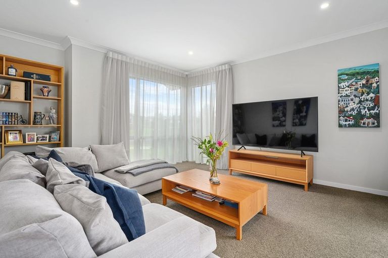 Photo of property in 33 Pohutukawa Parade, Riverhead, 0820