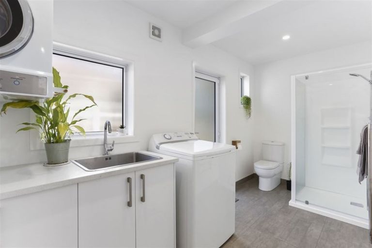 Photo of property in 53 Beach Road, Te Atatu Peninsula, Auckland, 0610