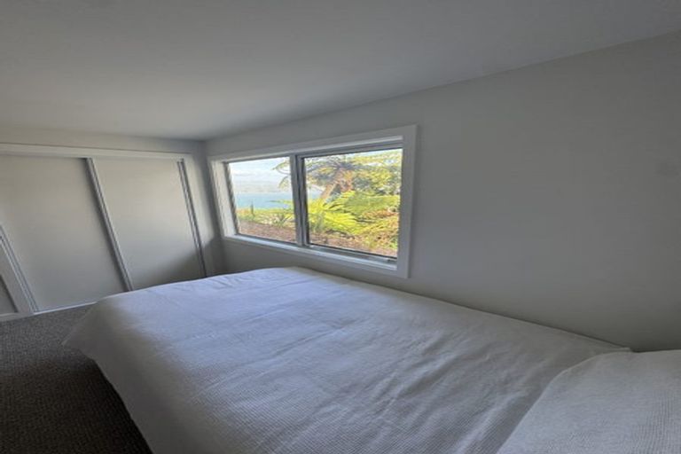 Photo of property in 174 Nevay Road, Karaka Bays, Wellington, 6022