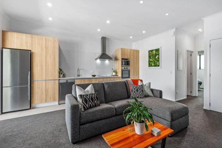 Photo of property in 3/2 Frances Bryers Road, Hobsonville, Auckland, 0616