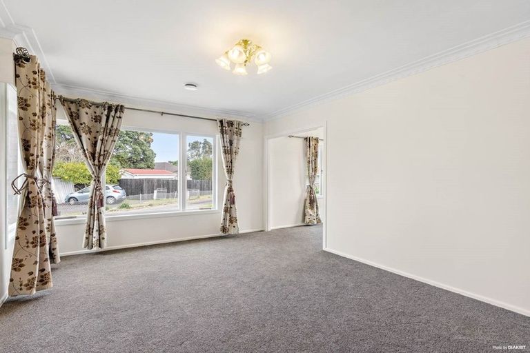 Photo of property in 31 London Street, Te Atatu Peninsula, Auckland, 0610