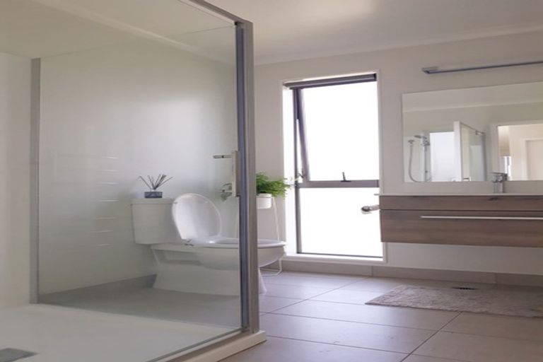 Photo of property in 25 Rangihina Road, Hobsonville, Auckland, 0616