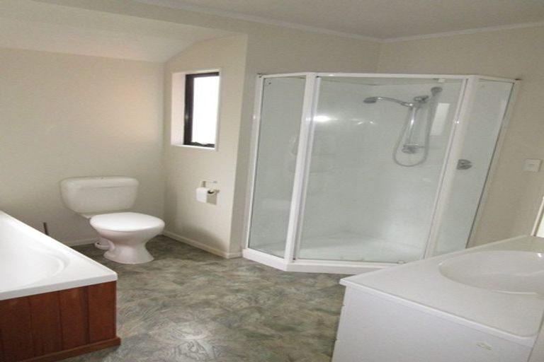 Photo of property in 15u6 Glanmire Road, Newlands, Wellington, 6037