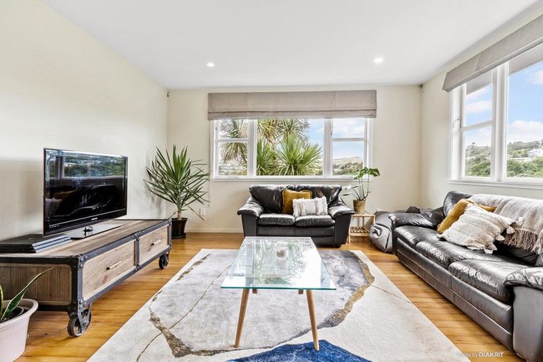 Photo of property in 70 Bassett Road, Johnsonville, Wellington, 6037