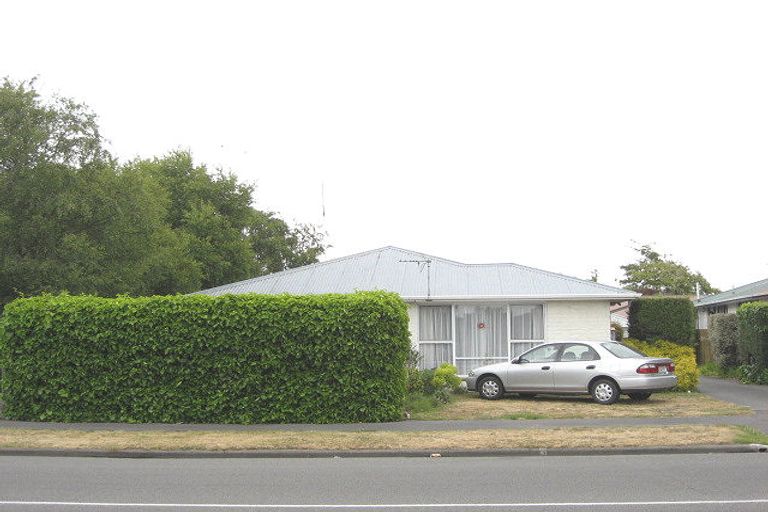 Photo of property in 16 Inwoods Road, Parklands, Christchurch, 8083