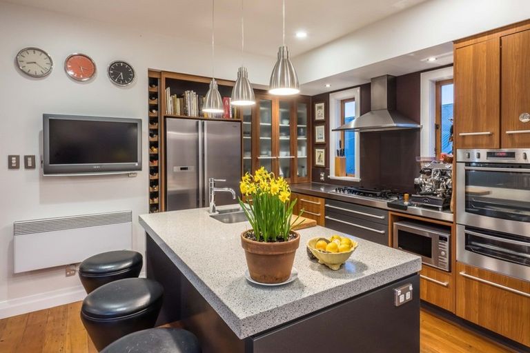 Photo of property in 78 Mortimer Terrace, Brooklyn, Wellington, 6021