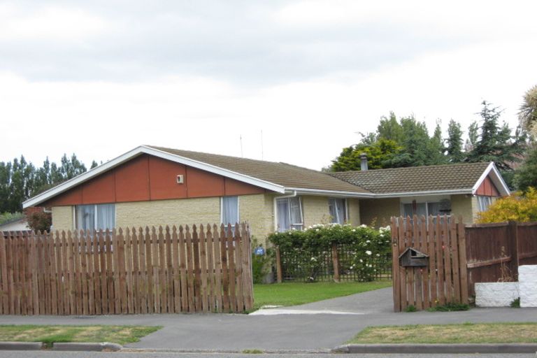 Photo of property in 14 Medina Crescent, Parklands, Christchurch, 8083